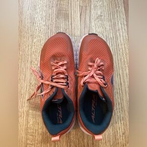 Altra women’s Outroad Trail Running athletic shoes, size 9 US -used